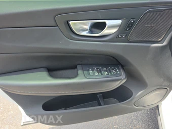 2024 Volvo XC60 B5 Ultimate Dark Theme – miniatura 9