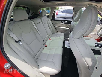 2024 Volvo XC60 B5 Ultimate Dark Theme - miniatura 16