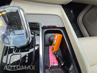 2024 Volvo XC60 B5 Ultimate Dark Theme - miniatura 8