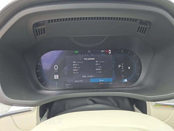 2024 Volvo XC60 B5 Ultimate Dark Theme - miniatura 9