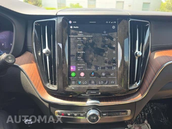 2024 Volvo XC60 B5 Ultimate Dark Theme - miniatura 10