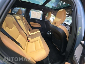 2024 Volvo XC60 B5 Ultimate Dark Theme - miniatura 16