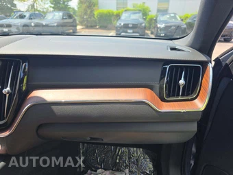 2024 Volvo XC60 B5 Ultimate Dark Theme - miniatura 19
