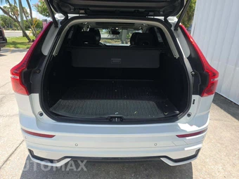 2024 Volvo XC60 Recharge Plug-In Hybrid T8 Core Dark Theme - miniatura 12