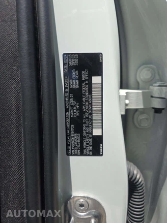 2024 Volvo XC60 Recharge Plug-In Hybrid T8 Core Dark Theme - miniatura 3