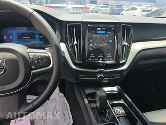 2024 Volvo XC60 Recharge Plug-In Hybrid T8 Core Dark Theme - miniatura 11