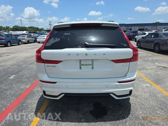 2024 Volvo XC60 Recharge Plug-In Hybrid T8 Core Dark Theme - miniatura 5