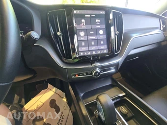2024 Volvo XC60 Recharge Plug-In Hybrid T8 Core Dark Theme - miniatura 10