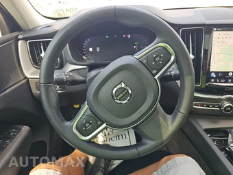 2024 Volvo XC60 Recharge Plug-In Hybrid T8 Core Dark Theme - miniatura 10