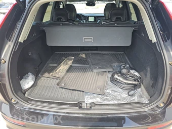 2024 Volvo XC60 Recharge Plug-In Hybrid T8 Core Dark Theme - miniatura 16