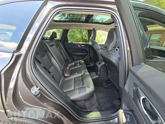 2024 Volvo XC60 Recharge Plug-In Hybrid T8 Core Dark Theme - miniatura 16