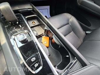 2024 Volvo XC60 Recharge Plug-In Hybrid T8 Core Dark Theme - miniatura 8