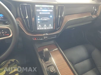 2024 Volvo XC60 Recharge Plug-In Hybrid T8 Plus Dark Theme - miniatura 11