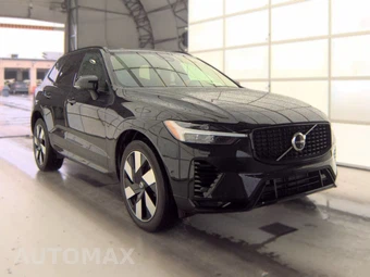 2024 Volvo XC60 Recharge Plug-In Hybrid T8 Plus Dark Theme - miniatura 3