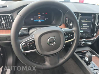 2024 Volvo XC60 Recharge Plug-In Hybrid T8 Plus Dark Theme - miniatura 10