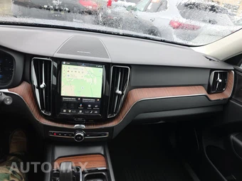 2024 Volvo XC60 Recharge Plug-In Hybrid T8 Plus Dark Theme - miniatura 11