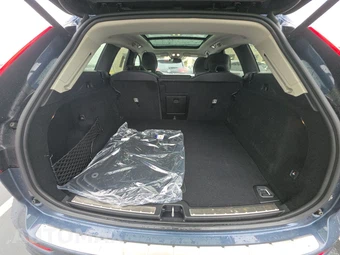 2024 Volvo XC60 Recharge Plug-In Hybrid T8 Plus Dark Theme - miniatura 16