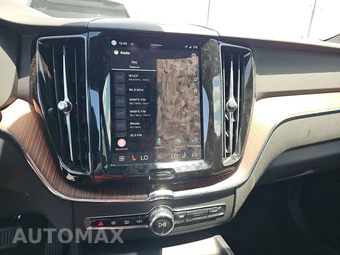 2024 Volvo XC60 Recharge Plug-In Hybrid T8 Plus Dark Theme - miniatura 11
