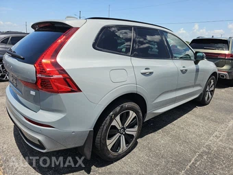 2024 Volvo XC60 Recharge Plug-In Hybrid T8 Plus Dark Theme - miniatura 4