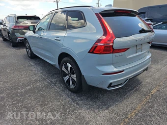 2024 Volvo XC60 Recharge Plug-In Hybrid T8 Plus Dark Theme - miniatura 6