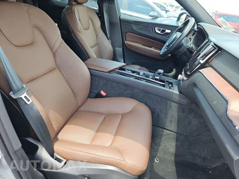 2024 Volvo XC60 Recharge Plug-In Hybrid T8 Plus Dark Theme - miniatura 8