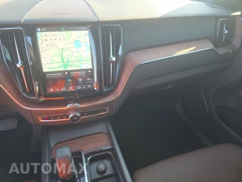 2024 Volvo XC60 Recharge Plug-In Hybrid T8 Plus Dark Theme - miniatura 11