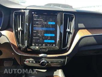 2024 Volvo XC60 Recharge Plug-In Hybrid T8 Plus Dark Theme - miniatura 7