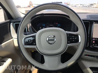 2024 Volvo XC60 Recharge Plug-In Hybrid T8 Plus Dark Theme - miniatura 10