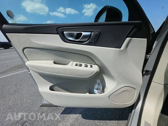2024 Volvo XC60 Recharge Plug-In Hybrid T8 Plus Dark Theme - miniatura 9