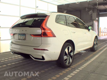 2024 Volvo XC60 Recharge Plug-In Hybrid T8 Plus Dark Theme - miniatura 4