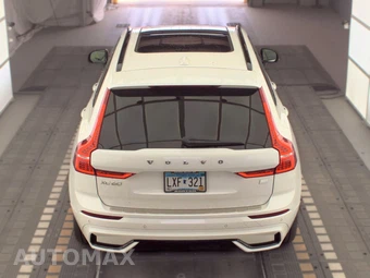 2024 Volvo XC60 Recharge Plug-In Hybrid T8 Plus Dark Theme - miniatura 5