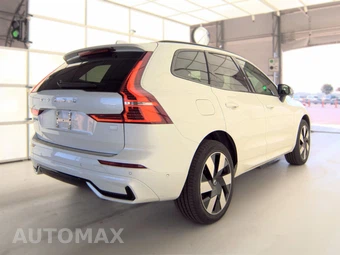 2024 Volvo XC60 Recharge Plug-In Hybrid T8 Plus Dark Theme - miniatura 4