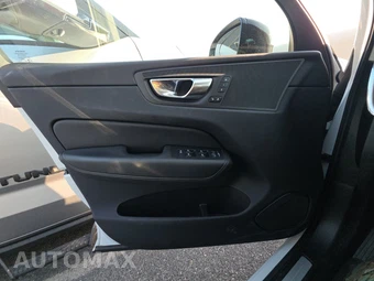 2024 Volvo XC60 Recharge Plug-In Hybrid T8 Plus Dark Theme - miniatura 9