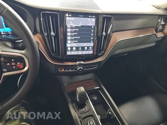 2024 Volvo XC60 Recharge Plug-In Hybrid T8 Plus Dark Theme - miniatura 11