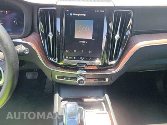 2024 Volvo XC60 Recharge Plug-In Hybrid T8 Ultimate Dark Theme - miniatura 11