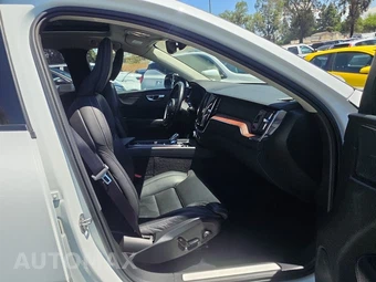 2024 Volvo XC60 Recharge Plug-In Hybrid T8 Ultimate Dark Theme - miniatura 8