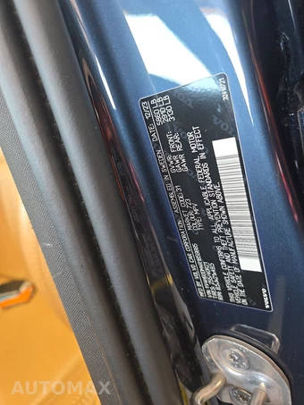 2024 Volvo XC60 Recharge Plug-In Hybrid T8 Ultimate Dark Theme - miniatura 14