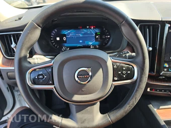 2024 Volvo XC60 Recharge Plug-In Hybrid T8 Ultimate Dark Theme - miniatura 10