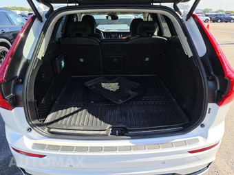 2024 Volvo XC60 Recharge Plug-In Hybrid T8 Ultimate Dark Theme - miniatura 16