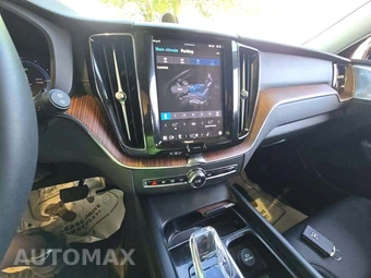2024 Volvo XC60 Recharge Plug-In Hybrid T8 Ultimate Dark Theme - miniatura 10