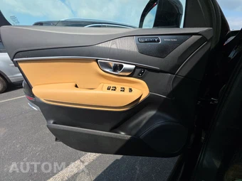 2024 Volvo XC90 B6 Ultimate Bright Theme 7-Passenger – miniatura 9