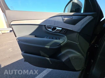 2024 Volvo XC90 B6 Ultimate Bright Theme 7-Passenger – miniatura 9