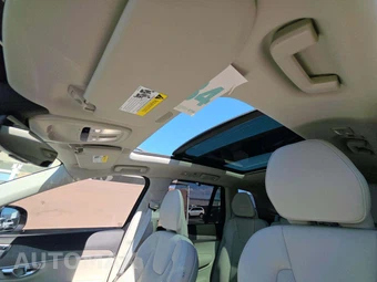 2024 Volvo XC90 Recharge Plug-In Hybrid T8 Ultimate Bright Theme 7-Passenger - miniatura 8