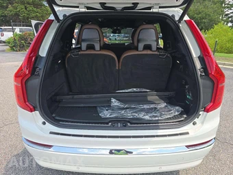 2024 Volvo XC90 Recharge Plug-In Hybrid T8 Ultimate Bright Theme 7-Passenger - miniatura 12