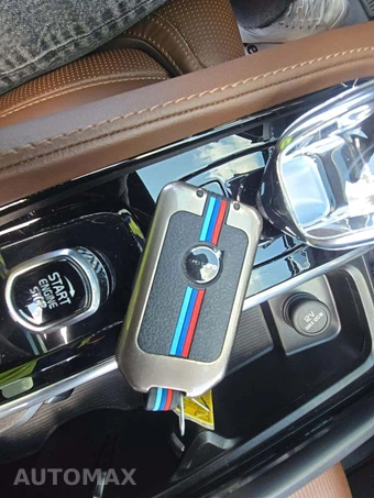 2024 Volvo XC90 Recharge Plug-In Hybrid T8 Ultimate Bright Theme 7-Passenger - miniatura 5