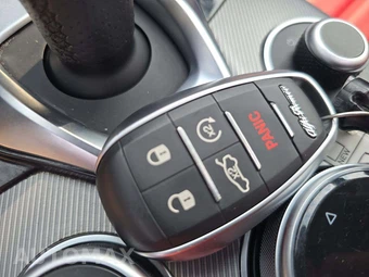 2025 Alfa Romeo Stelvio - miniatura 8