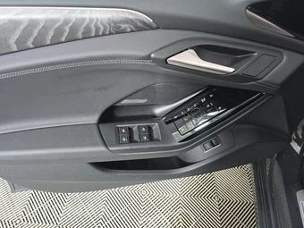 2025 Audi A6 Sportback e-tron Premium Plus - miniatura 9