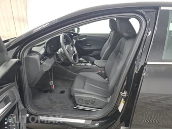 2025 Audi A6 Sportback e-tron Prestige - miniatura 7