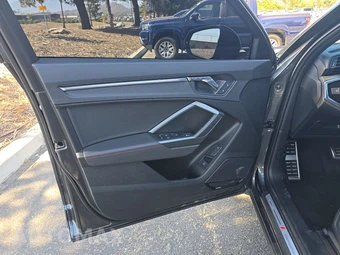 2025 Audi Q3 S line Premium Plus – miniatura 9