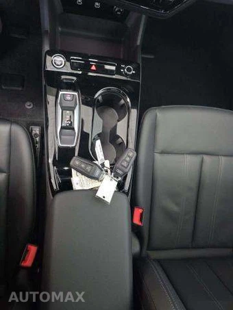 2025 Audi Q6 e-tron Premium – miniatura 8